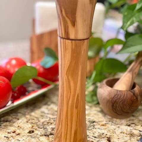 Olive Wood Pepper Mill - Adjustable Coarseness